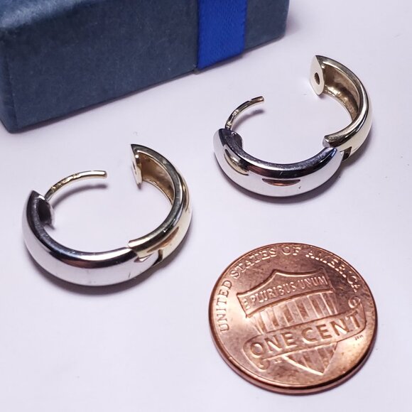 Estate 5.5mm Polished back and front 2Tone 14Kt Gold 5.583g Huggie Earrings22008 - Picture 4 of 5